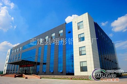 幕墻材料雙雄記 鋁塑復合板行情低迷，鋁單板何以逆勢突圍？